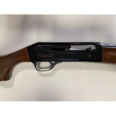Fucile semiautomatico di marca Benelli calibro 12 modello centro