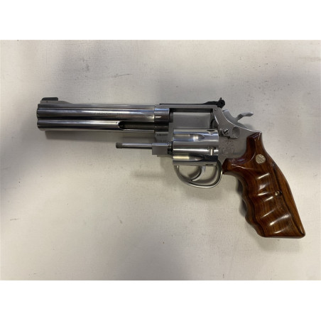 Pistola revolver di marca Smith & Wesson calibro 22 modello 617