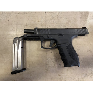 Pistola semiautomatica di marca Stoeger calibro 9x21 modello STR-9 completa di tutti i suoi accessori