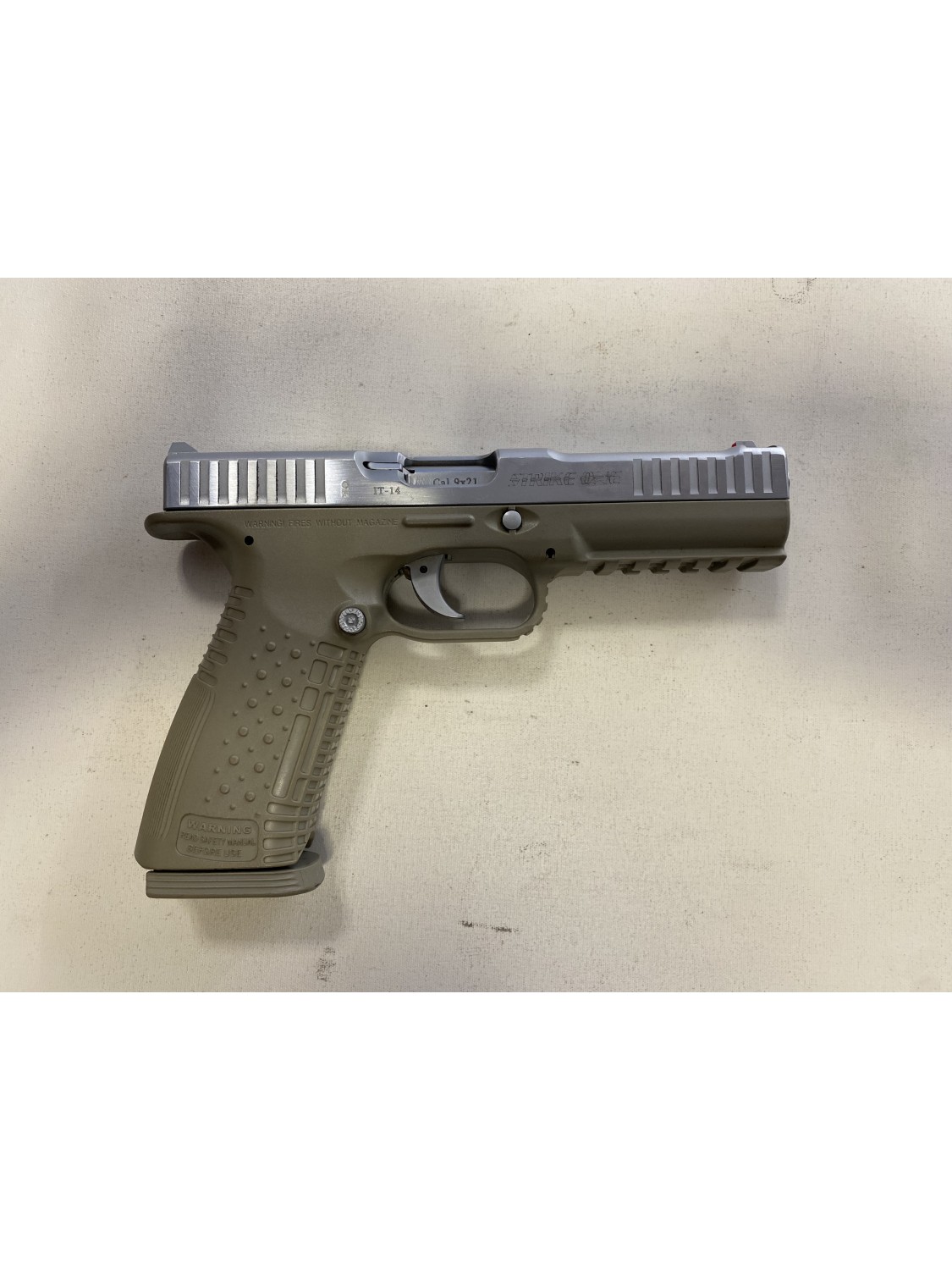Pistola semiautomatica di marca ARSENAL FIREARMS calibro 9x21 modello strike one Pistola semiautomatica di marca ARSENAL FIREARMS calibro 9x21 modello strike one