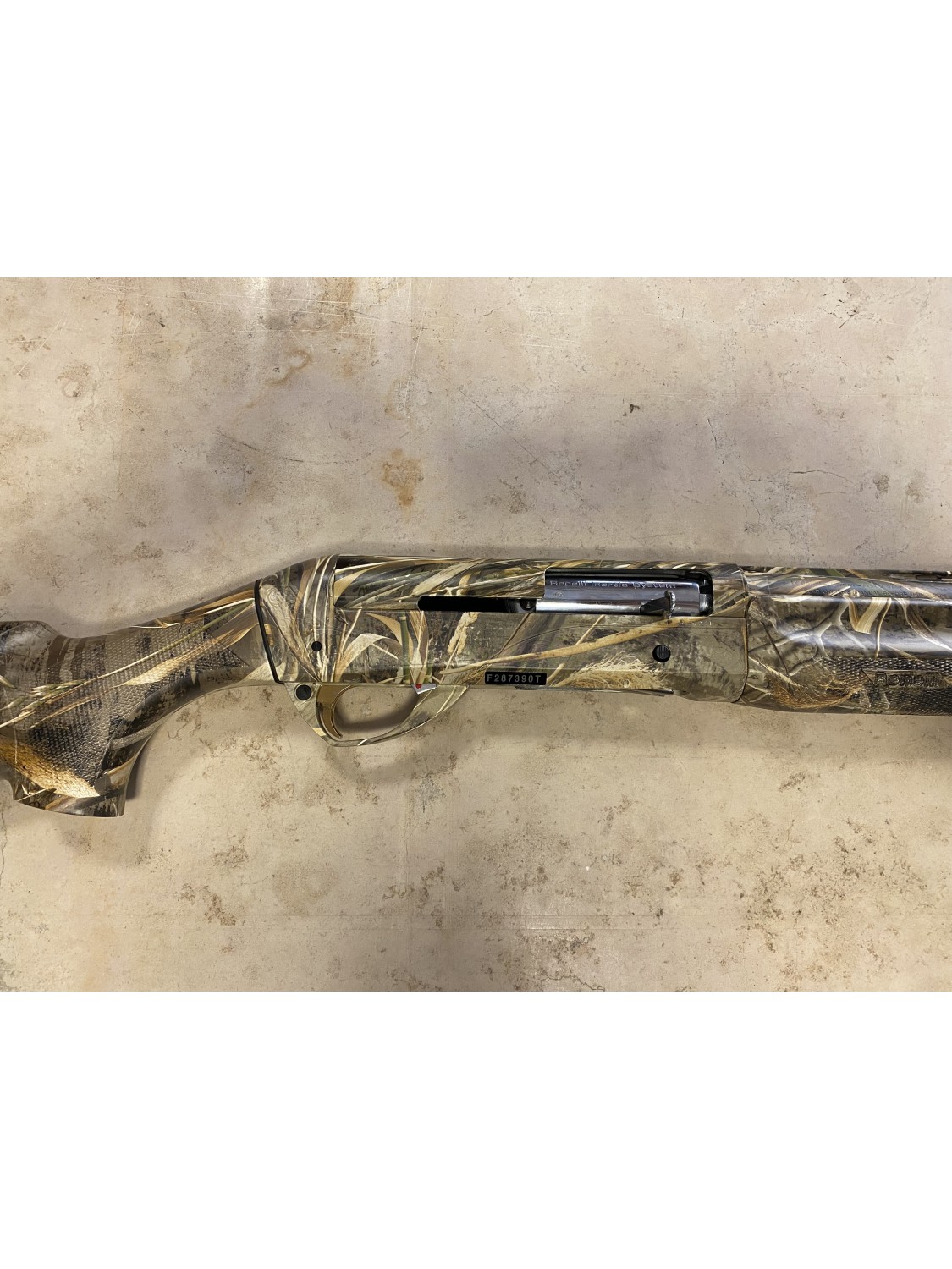 Fucile semiautomatico di marca Benelli calibro 12 modello raffaello elegant