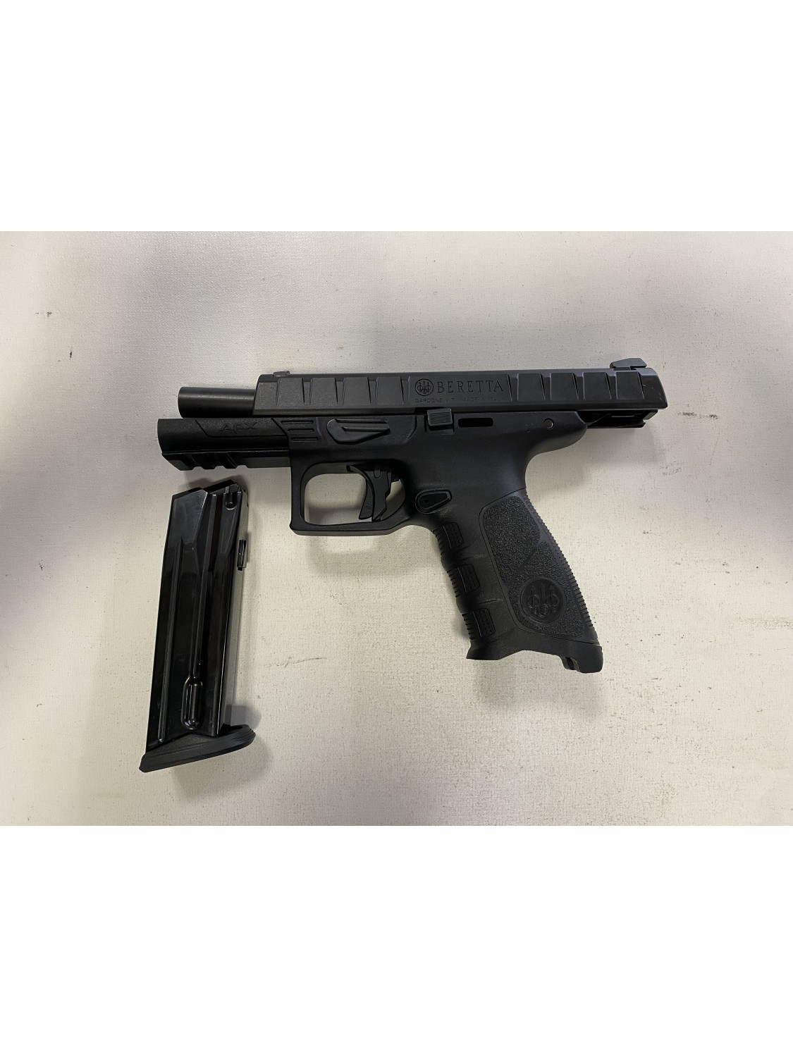 Pistola semiautomatica di marca P. Beretta calibro 9x21 modello APX