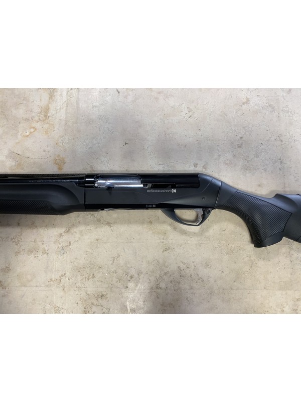 Fucile semiautomatico di marca Benelli calibro 12 modello crio comfort