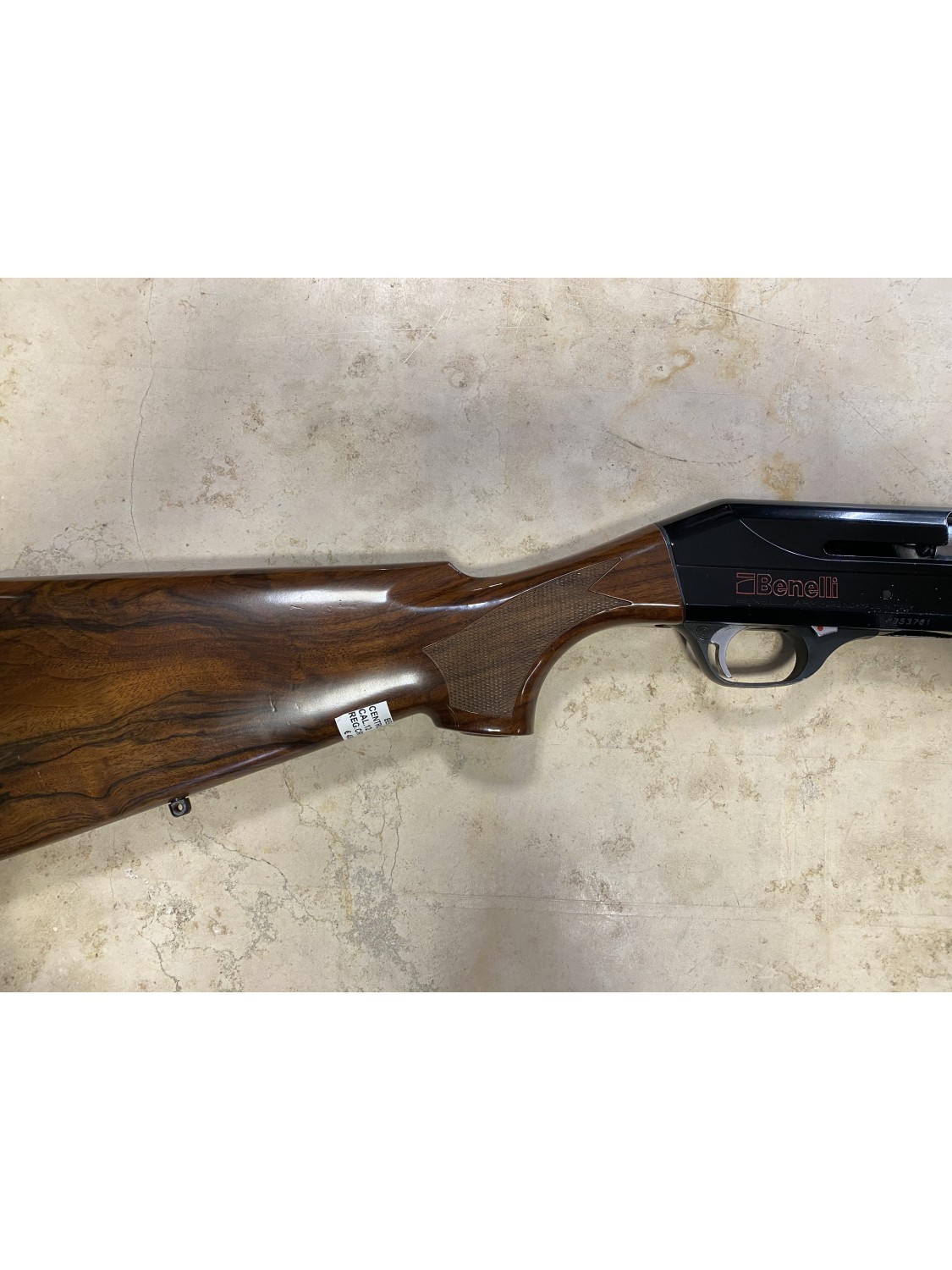 Fucile semiautomatico di marca Benelli calibro 12 modello centro