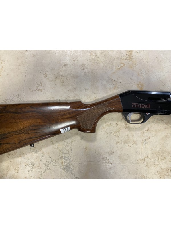 Fucile semiautomatico di marca Benelli calibro 12 modello centro