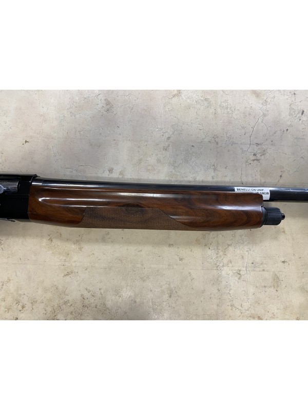 Fucile semiautomatico di marca Benelli calibro 12 modello centro