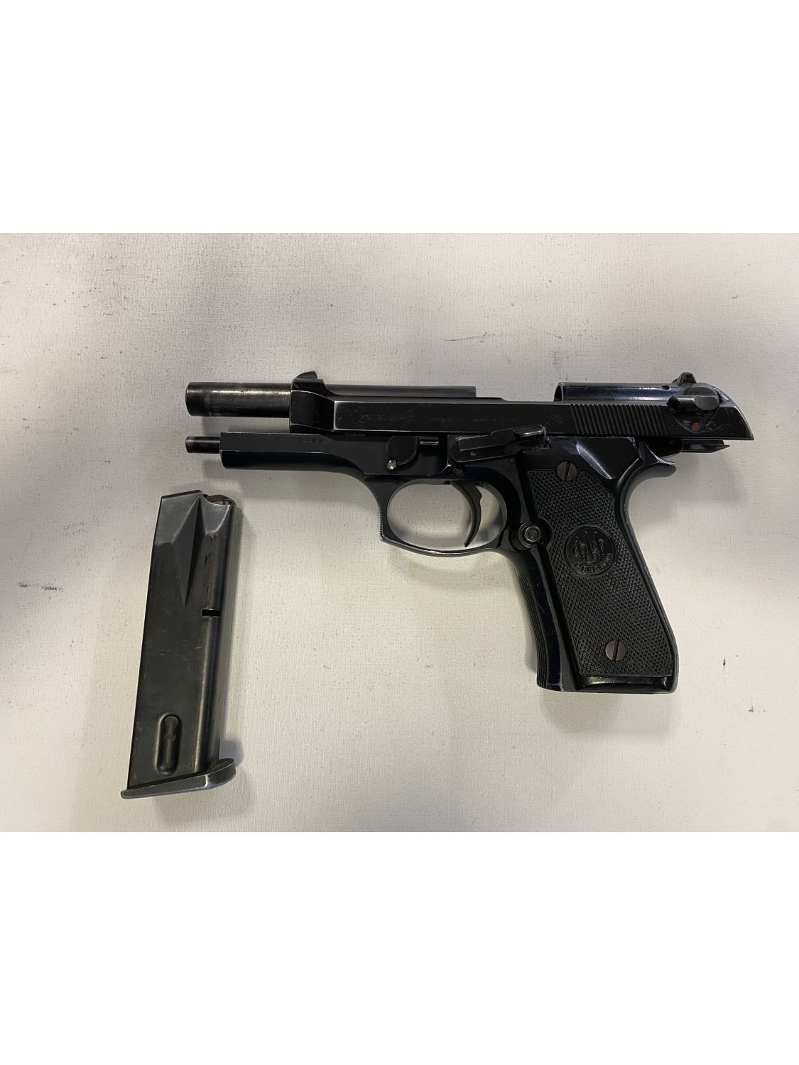 Pistola semiautomatica di marca P. Beretta calibro 9x21 modello 98FS