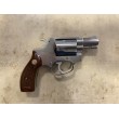 Revolver di marca Smith & Wesson calibro 38 special modello 60 5 colpi