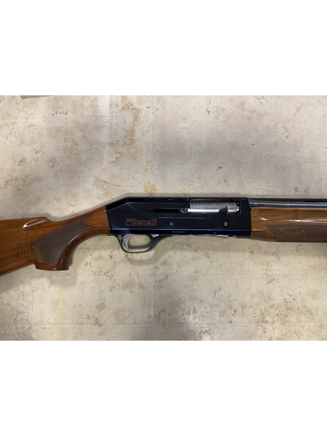 Fucile semiautomatico di marca Benelli calibro 12 modello centro canna 66cm strozzatori interni