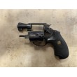 Revolver di marca Smith & Wesson calibro 38 special modello 36