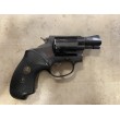 Revolver di marca Smith & Wesson calibro 38 special modello 36