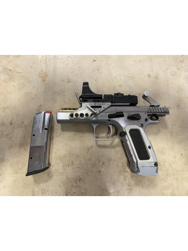 Pistola semiautomatica di marca Tanfoglio calibro 40 S&W