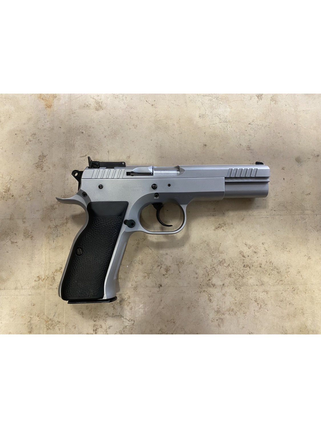 Pistola semiautomatica di marca Tanfoglio calibro 9x21 modello P21L