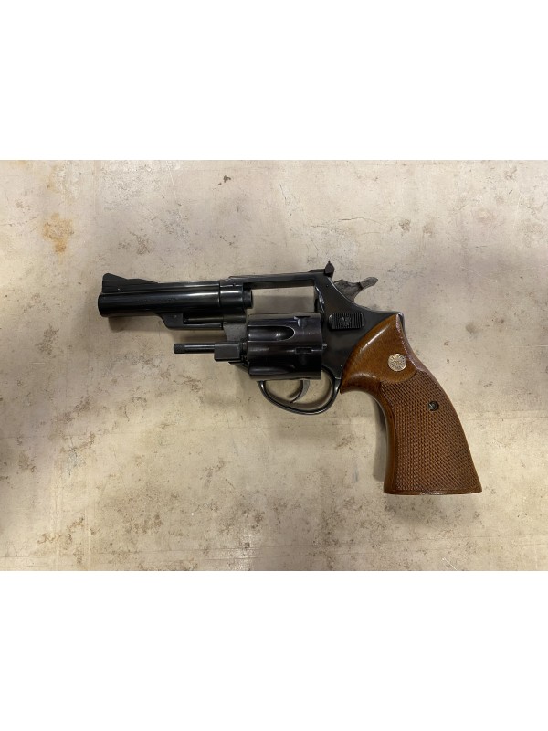 Revolver di marca Astra calibro 357 mag.