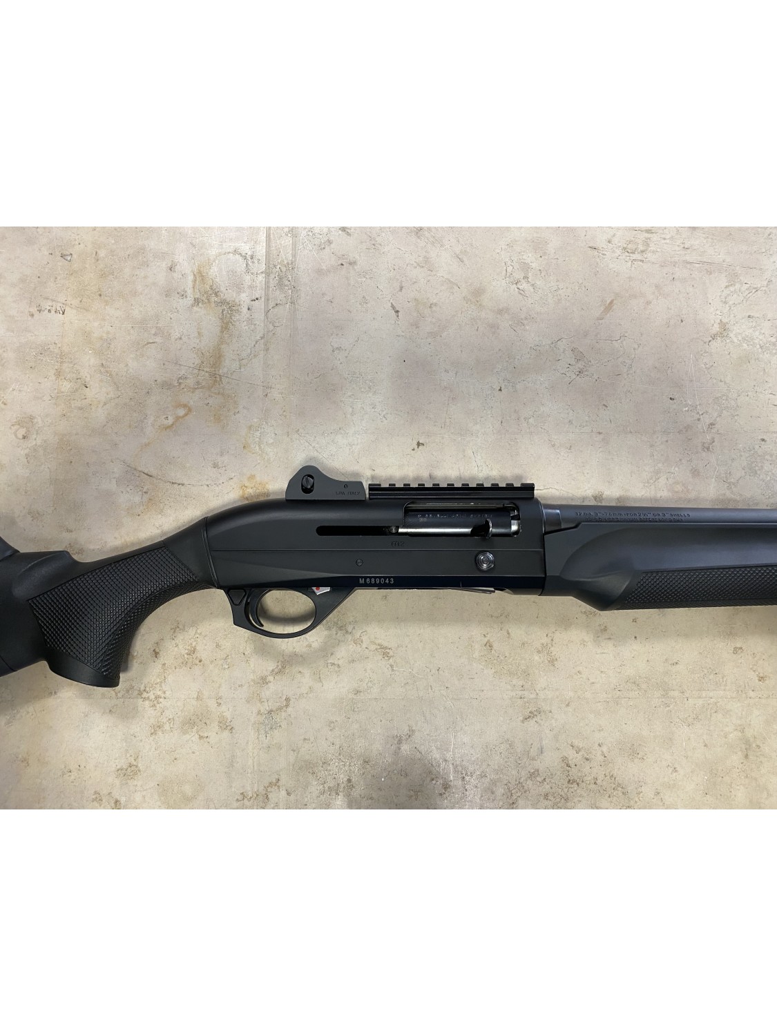 Fucile semiautomatico di marca Benelli calibro 12 modello M2 slug