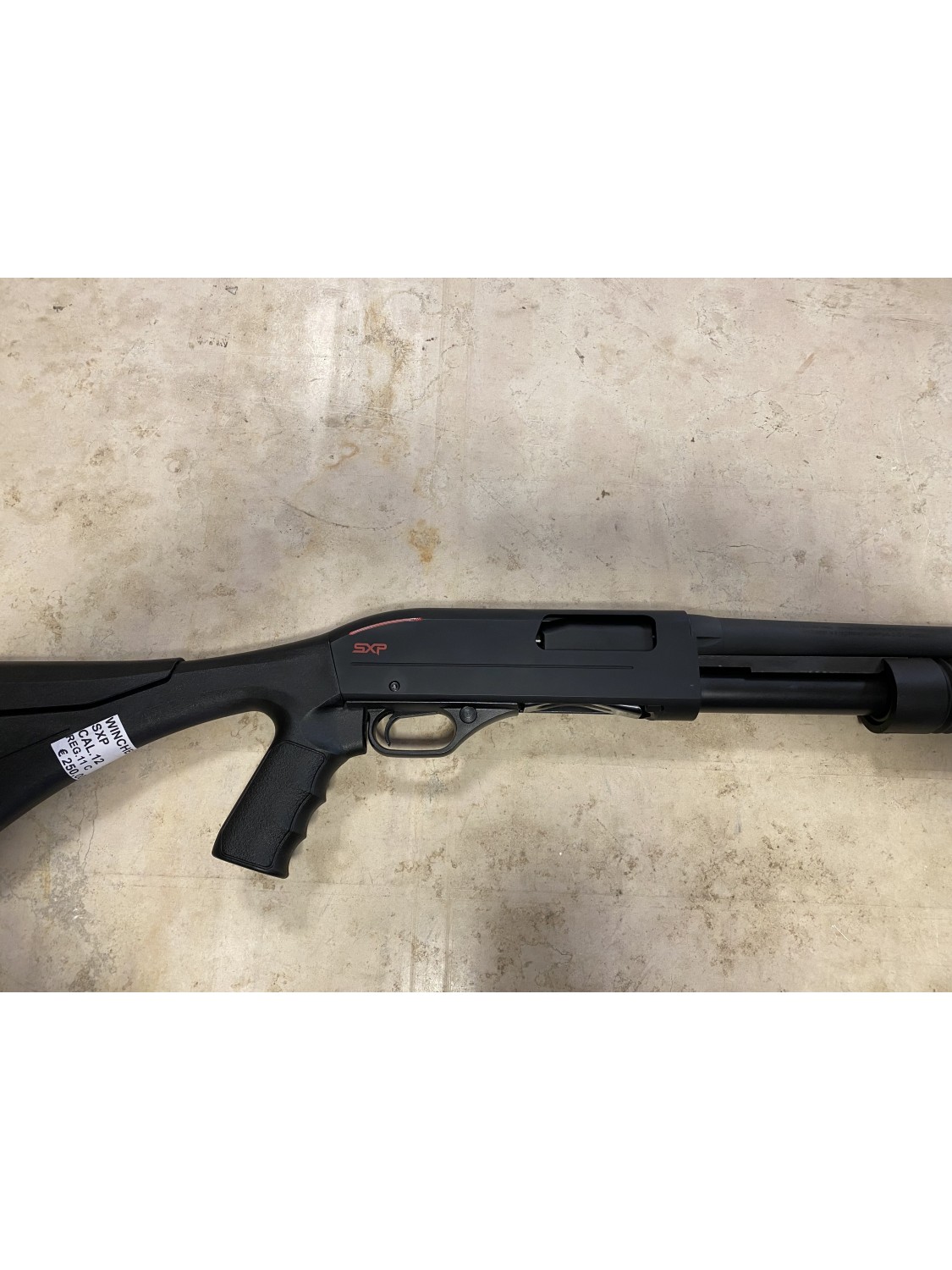 Fucile a pompa di marca Winchester calibro 12 modello sxp