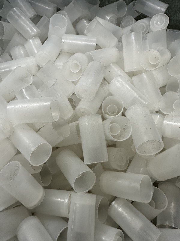 Contenitore di marca Nobel Sport calibro 12 modello antigelo tubo corto.