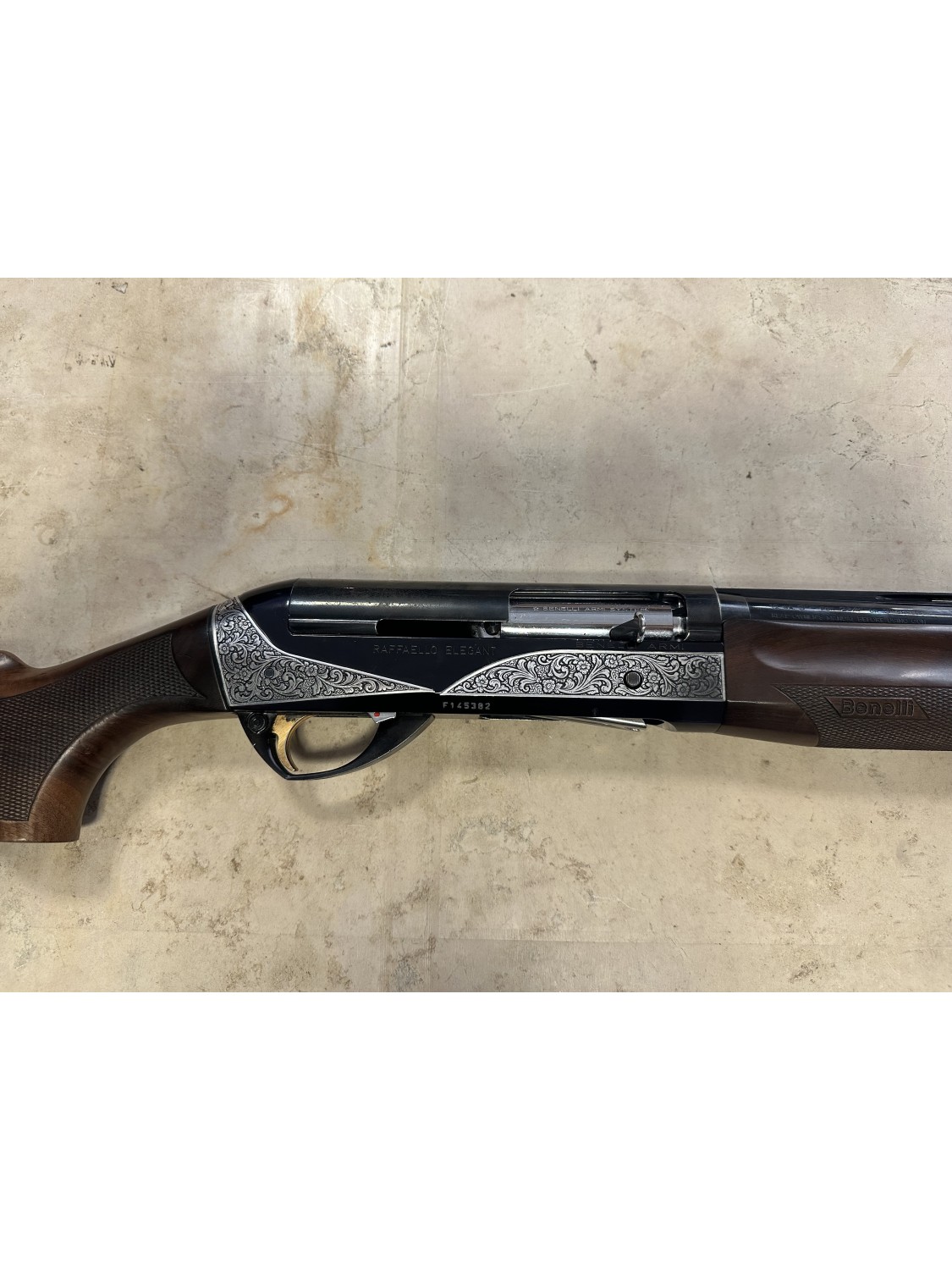 Fucile semiautomatico di marca Benelli calibro 12 modello raffaello elegant