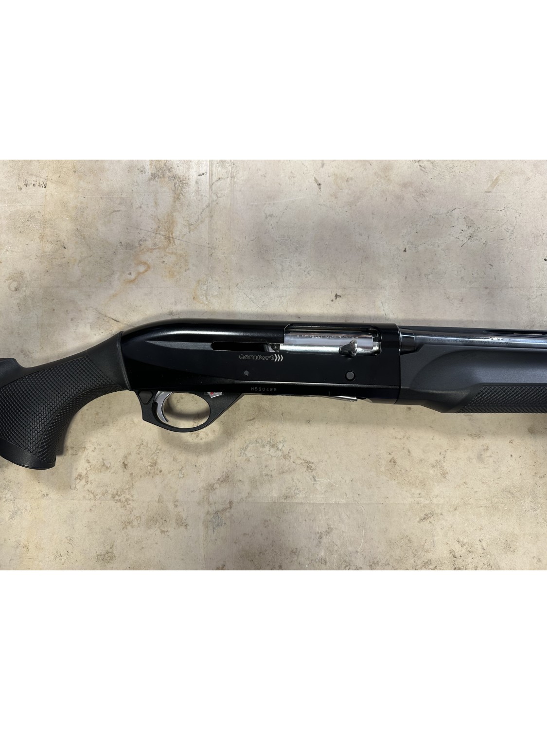 Fucile semiautomatico di marca Benelli calibro 12 modello comfort canna 65cm strozzatori interni