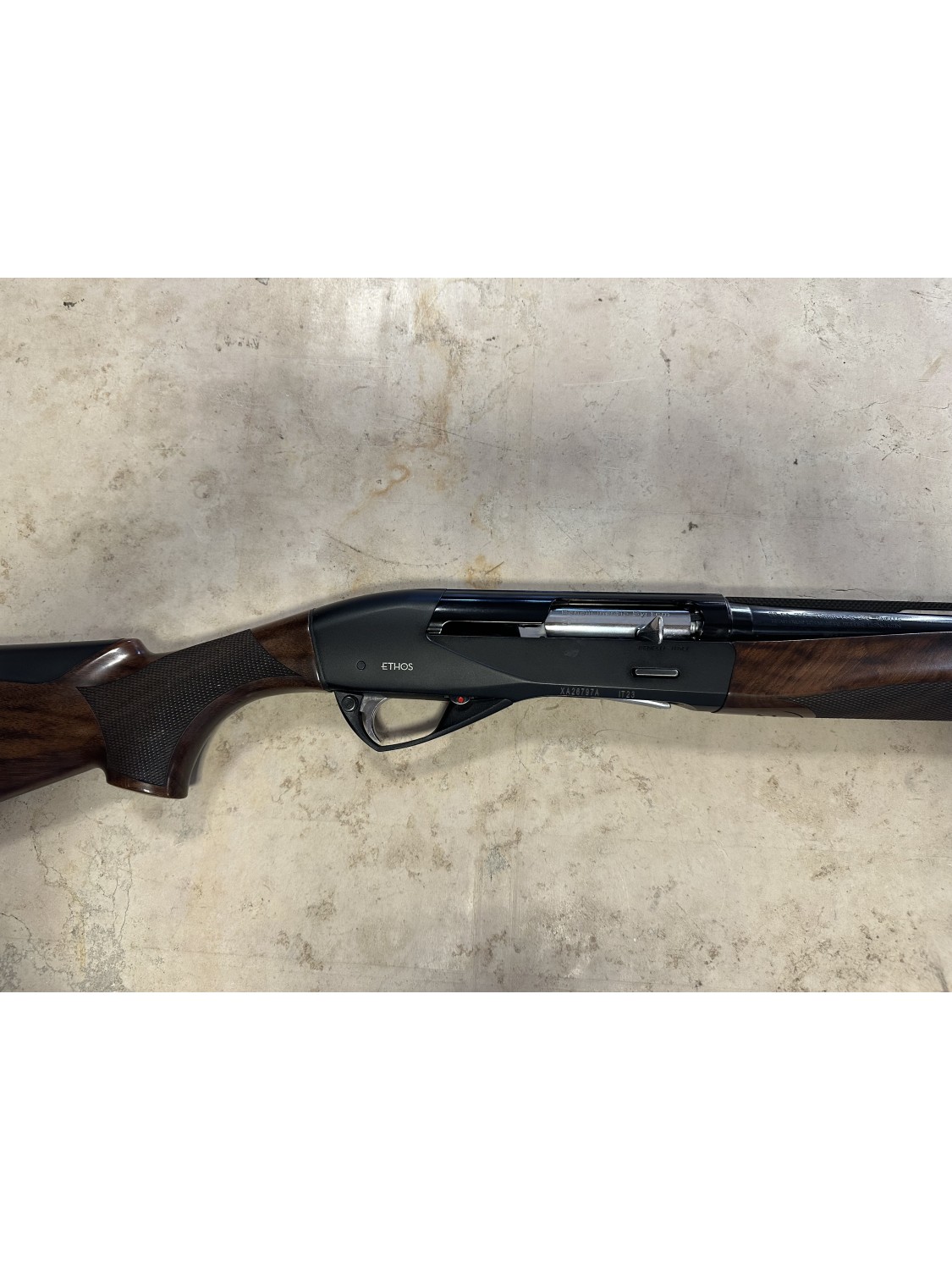 Fucile semiautomatico di marca Benelli calibro 28 modello ethos black
