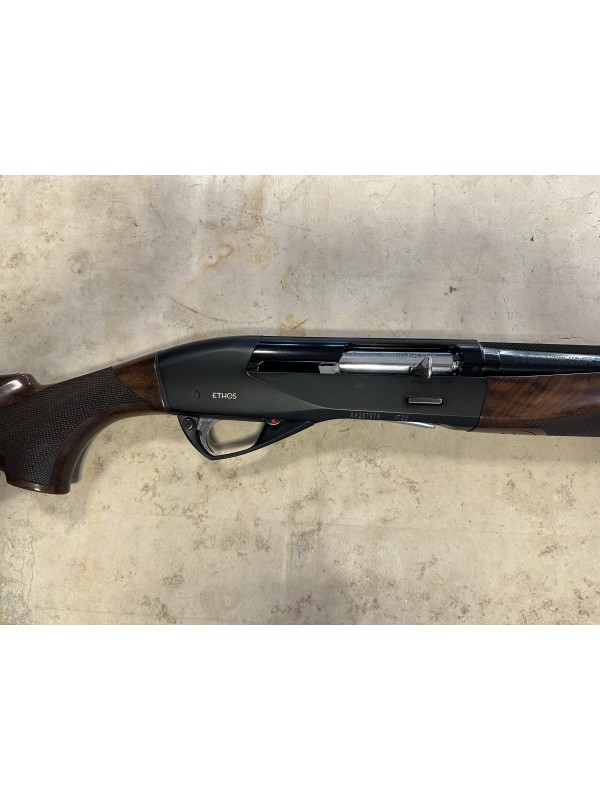 Fucile semiautomatico di marca Benelli calibro 28 modello ethos black