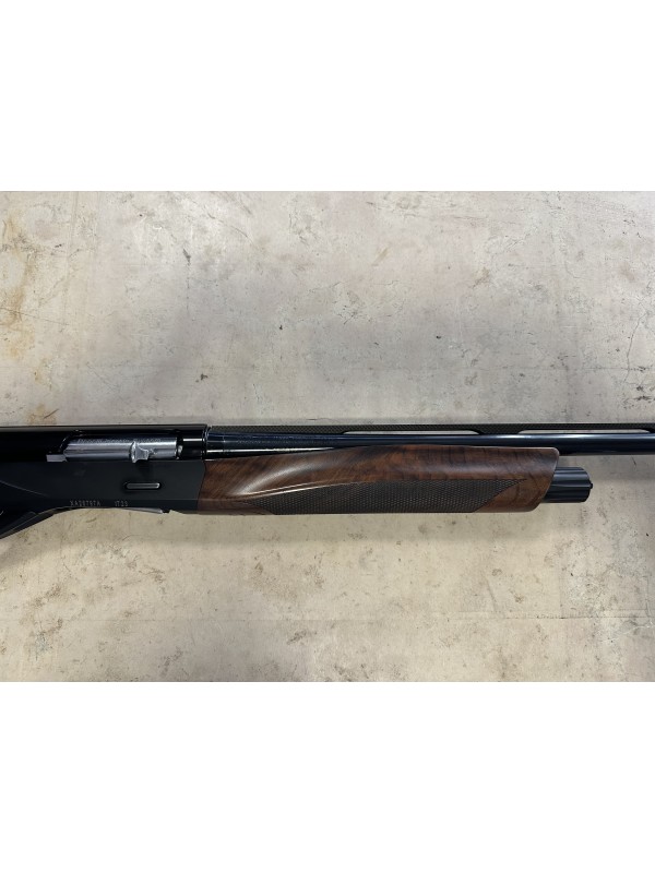 Fucile semiautomatico di marca Benelli calibro 28 modello ethos black