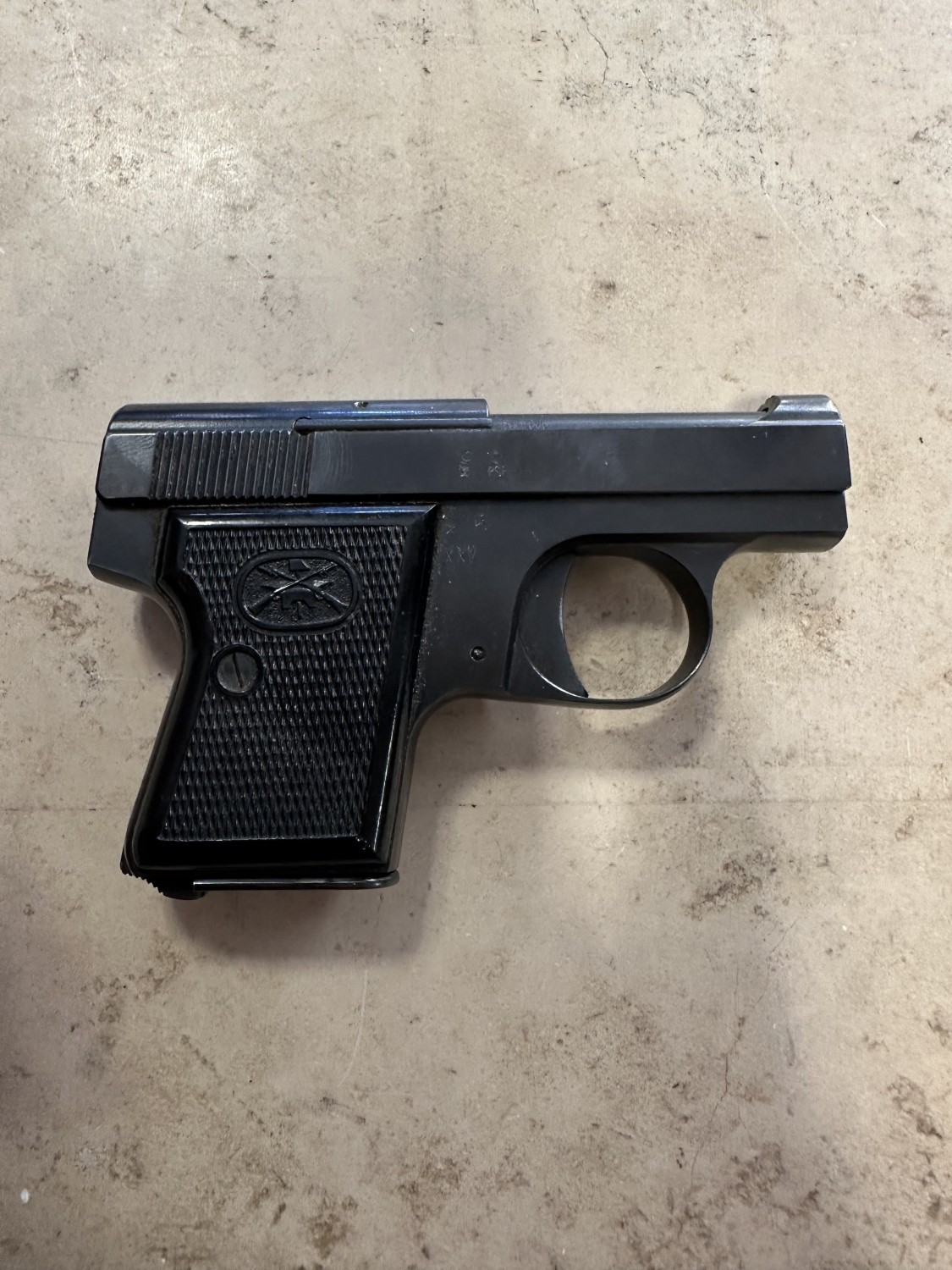 Pistola semiautomatica di marca Bernardelli cal.22 short