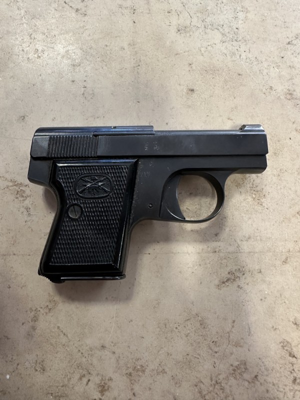 Pistola semiautomatica di marca Bernardelli cal.22 short