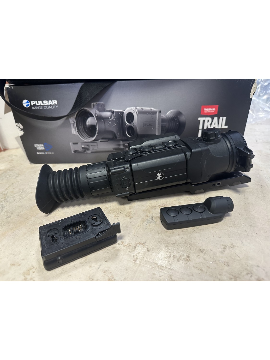 Visore termico di marca Pulsar da puntamento modello TRAIL LRF XP50