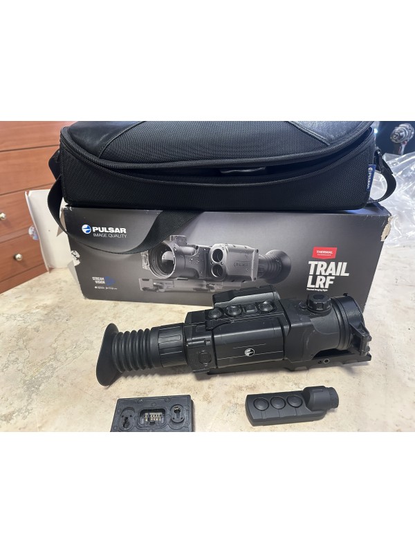 Visore termico di marca Pulsar da puntamento modello TRAIL LRF XP50