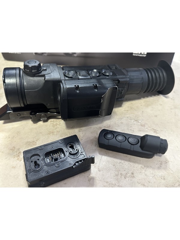 Visore termico di marca Pulsar da puntamento modello TRAIL LRF XP50