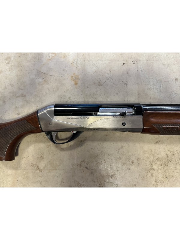 Fucile semiautomatico di marca Benelli calibro 12 modello raffaello