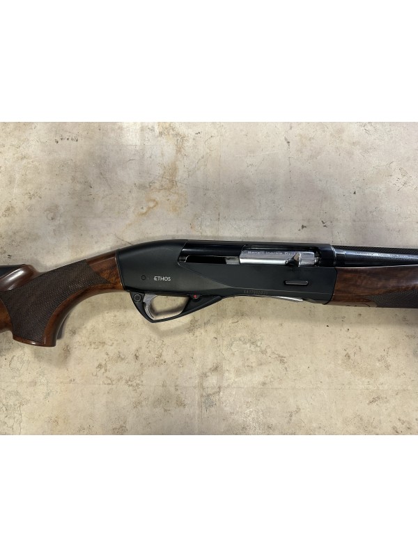 Fucile semiautomatico di marca Benelli calibro 28 modello ethos black