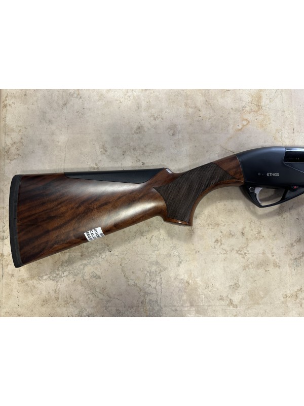 Fucile semiautomatico di marca Benelli calibro 28 modello ethos black