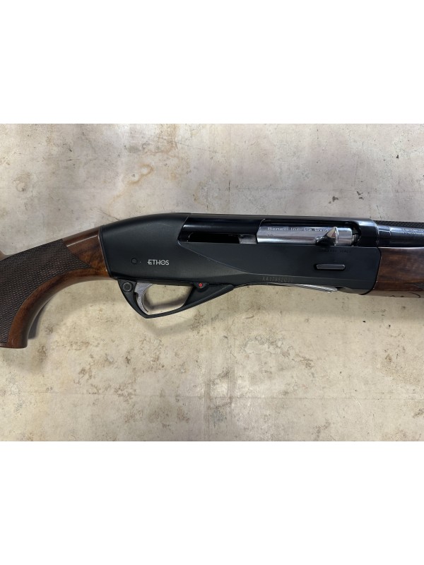 Fucile semiautomatico di marca Benelli calibro 28 modello ethos black